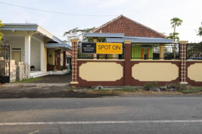 OYO 2371 Islami Family Residence